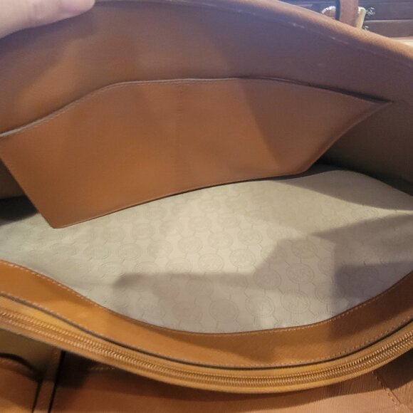 MICHAEL KORS JET SET TRAVEL TOTE in ACORN Brown Leather - Picture 11 of 17